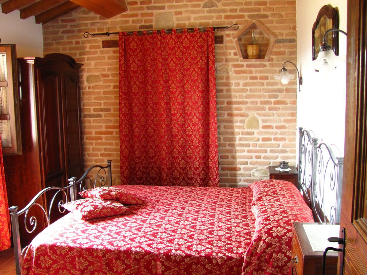 Agriturismo Bacchiocchi Bed and Breakfast Orciano di Pesaro Δωμάτιο φωτογραφία